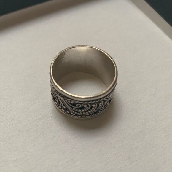 Vintage Style Silver-Tone Metal Patterned Thick Bandring - Picture 3 of 5